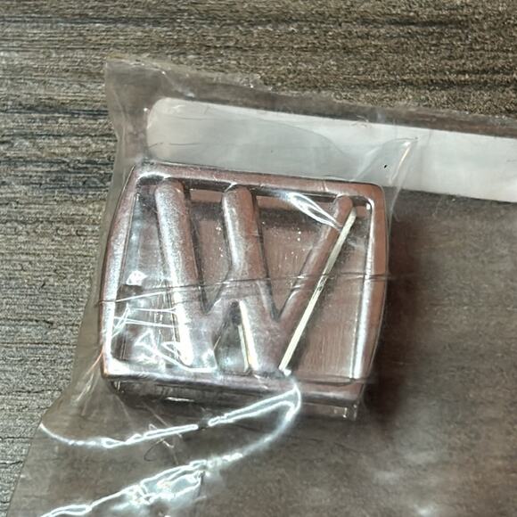 Henri Bendel Charms Sliders R U W. New in plastic #A78 gold tone silver tone - Picture 4 of 7